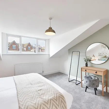 Host & - Heights * Whitby