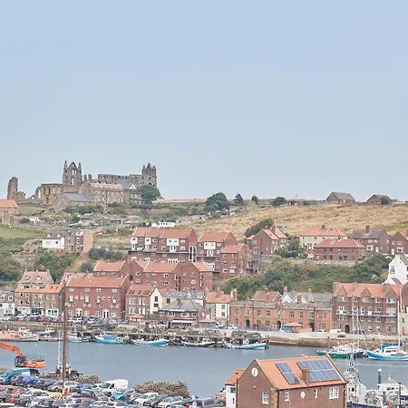 Host & - Heights Apartman *