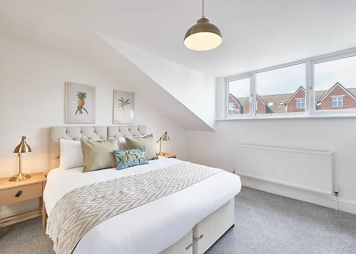 Host & - Heights Whitby