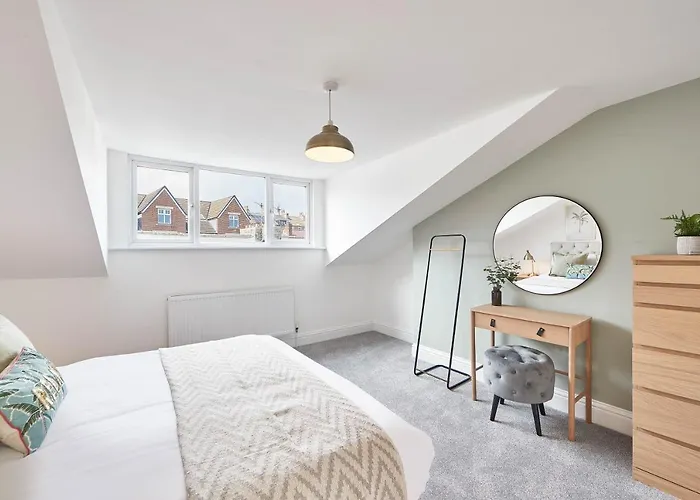 Host & - Heights * Whitby