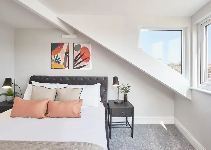 Daire Host & - Heights Whitby