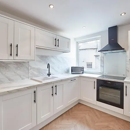 Host & - Heights Apartman